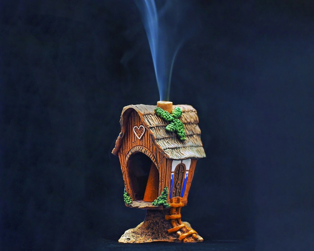 Ceramic Cone Incense Burner Fantasy edition 10 cm © Midene