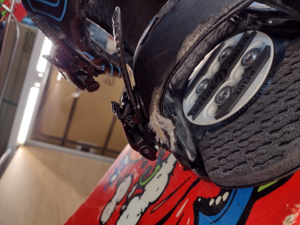 Head Rowdy Jr snowboard with Head jr bindings *USED*