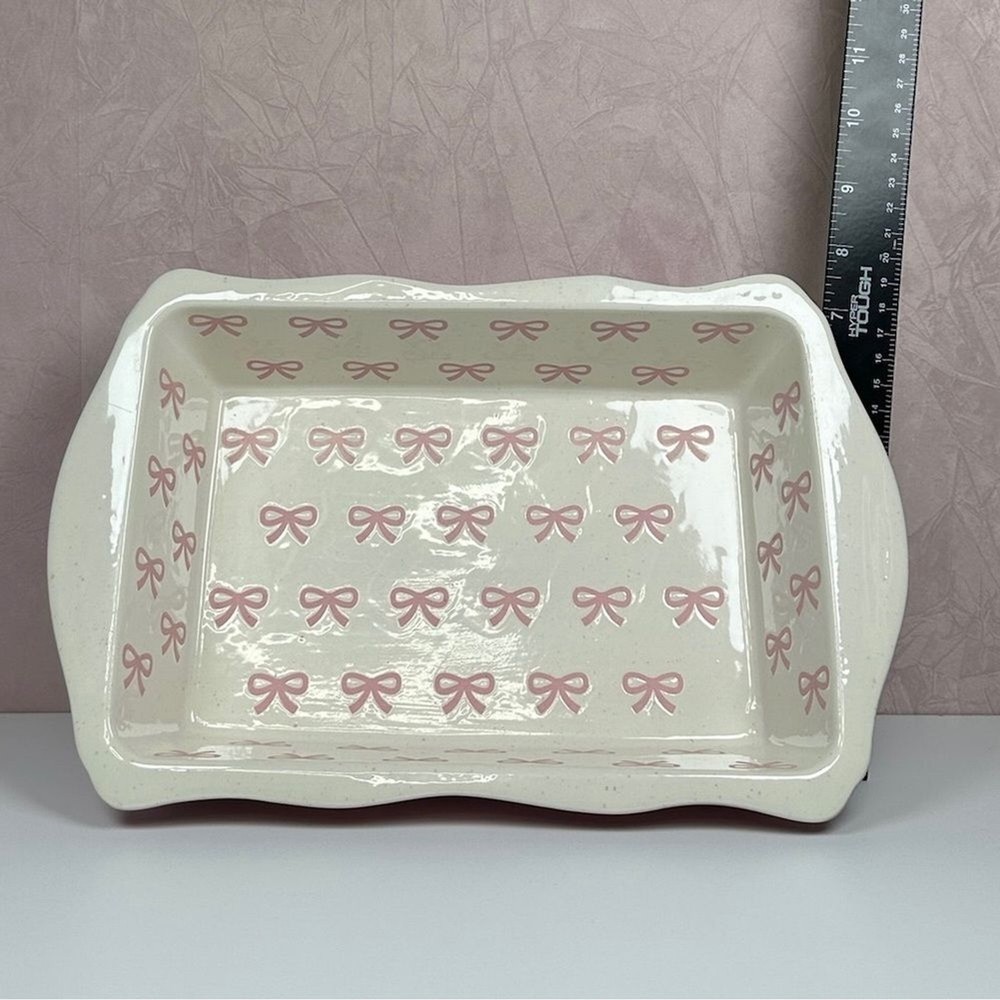 Elegant Ceramic Baking Dish with Pink Bow Design