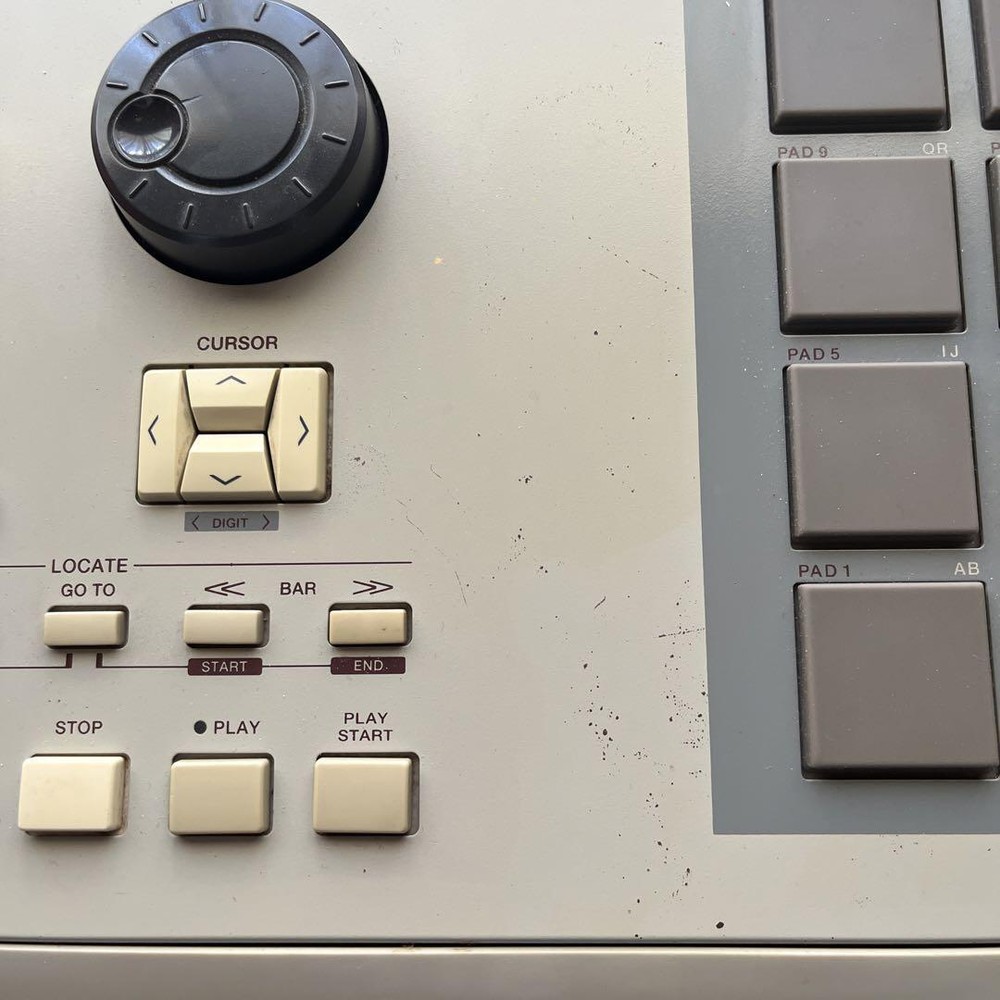 AKAI MPC 2000XL MIDI Production Center Sampler Sequencer Drum Machine