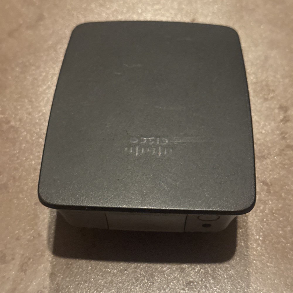 Cisco Linsky- Re1000 Range Extender Wireless N Router Extender. Used