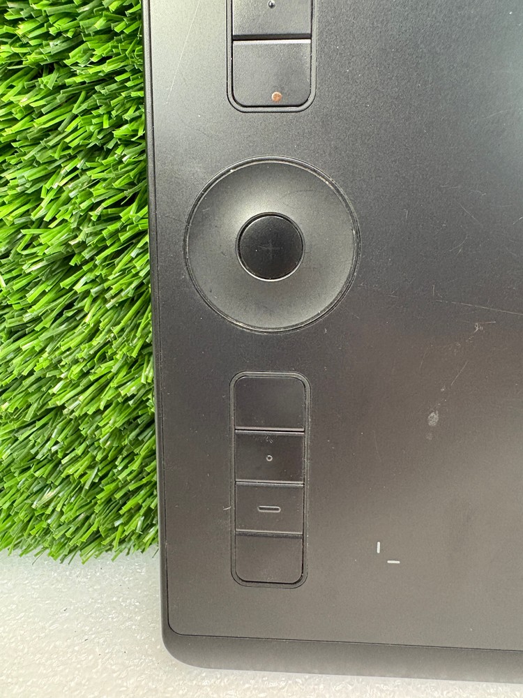 PRE OWNED | Wacom PTH660 Intuos Pro Digital Graphic Drawing Tablet Only - Black