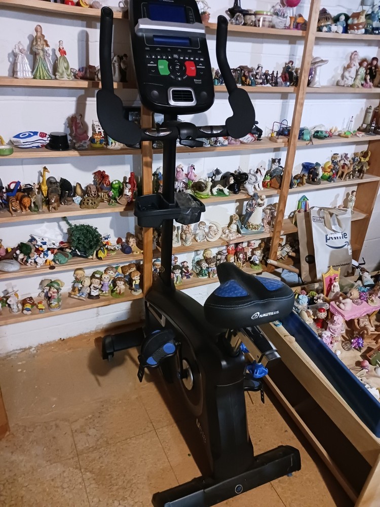 Nautilus - U618 Upright Exercise Bike. Pristine Condition!!
