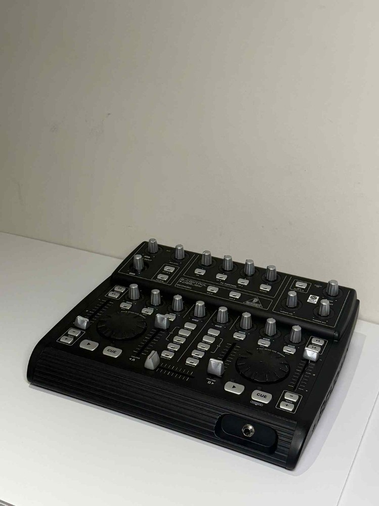 Behringer B‑Control Deejay BCD3000