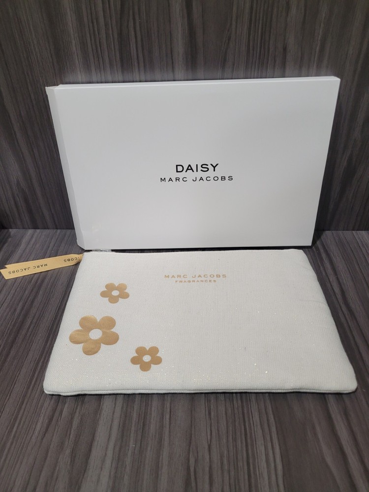 Marc Jacobs Daisy Cosmetic Bag new in box