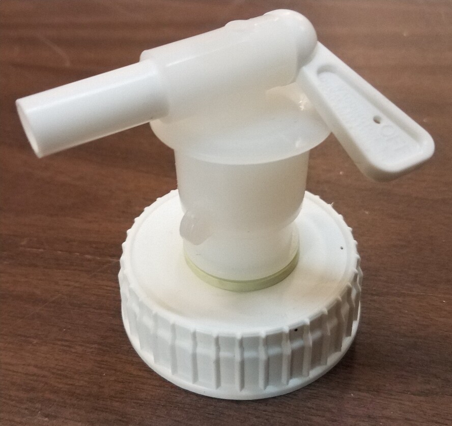 Spigot-Style Faucet Cap for 63 mm 2-1/2 gallon plastic jug containers