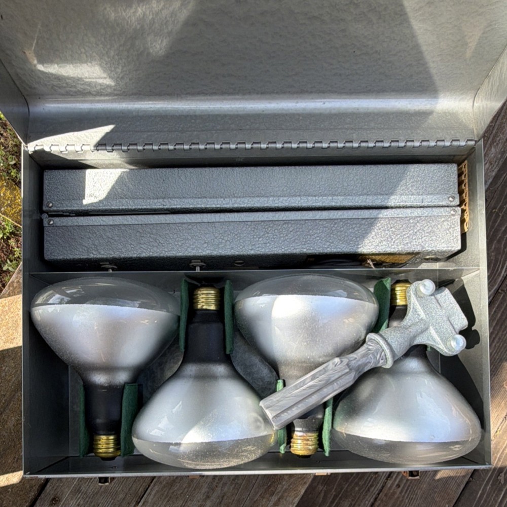 Arrow Compact-O-Lite Continuous Lighting Set Silver Carrying Case 4 Bulbs