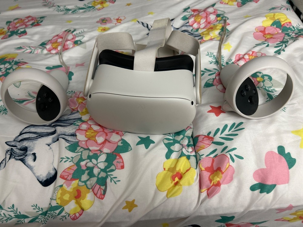 meta quest 2 128gb used white both controllers no charger