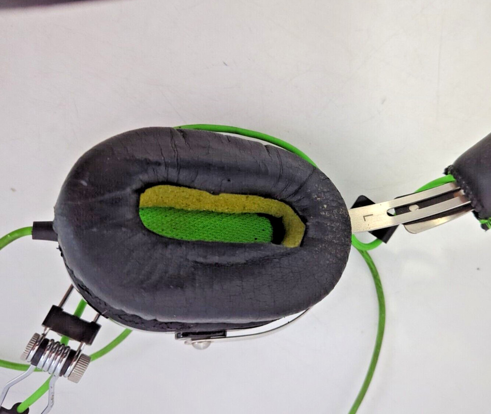 RAZER WIRELESS HEADPHONES - FULLY FUNCTIONAL