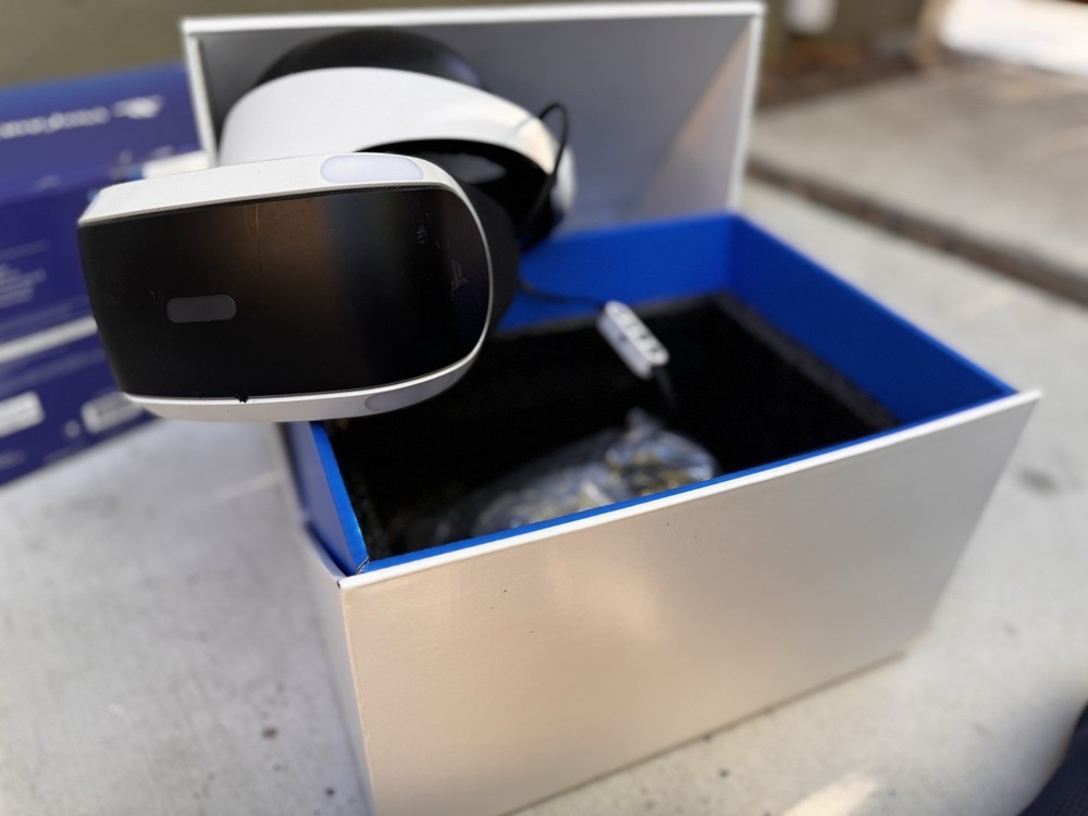 PSVR Gen 1 Bundle-Barely Used-Camera/Move Controllers/Aim Controller/AAA Games