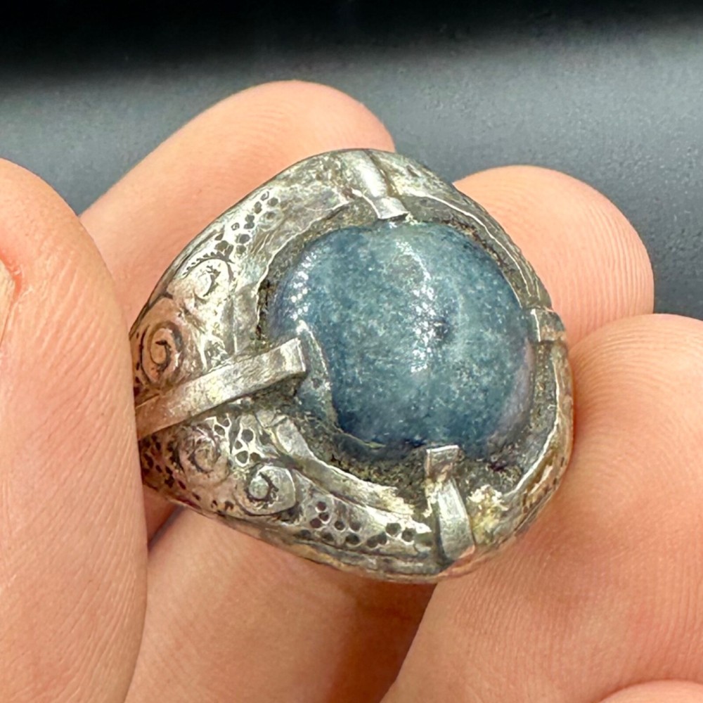 Wonderful unique ancient Roman solid silver gem stone ring
