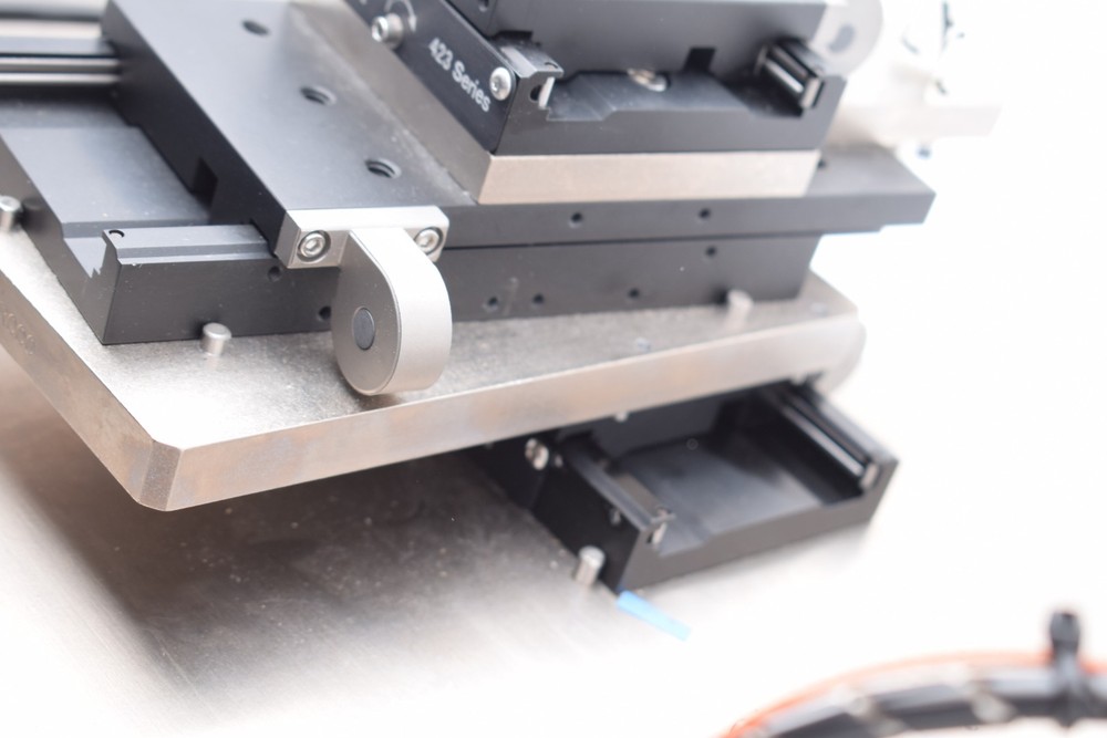 NRC 423 LINEAR TRANSLATION 443 Stage With Base Plate Positioner