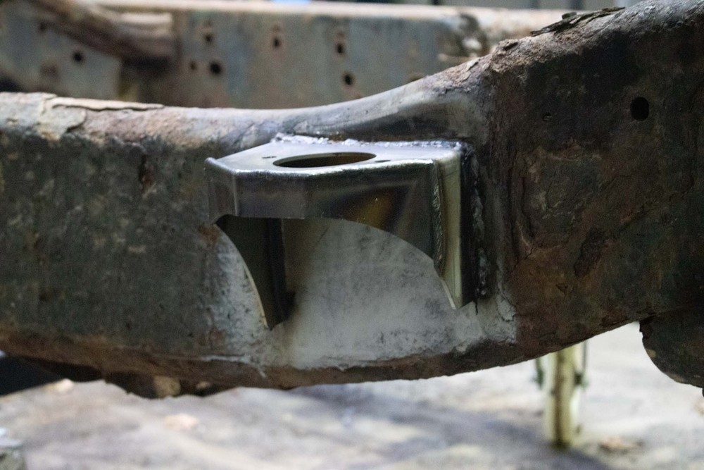 Rust Buster Frameworks RB7076L Truck Cab Mount