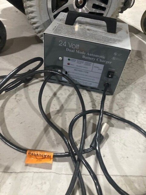Pride Mobility Quantum 600 Power Chair / Mobility Chair
