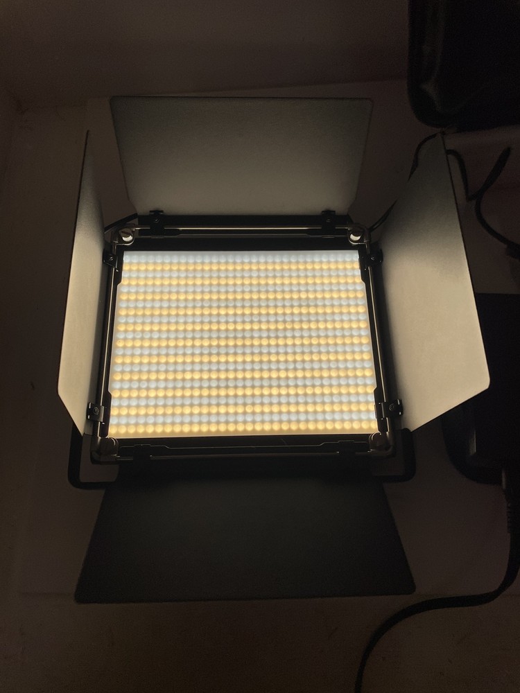 Neewer NL-660 Bi-Color Dimmable LED Video Light Panel with Barn Doors & Case