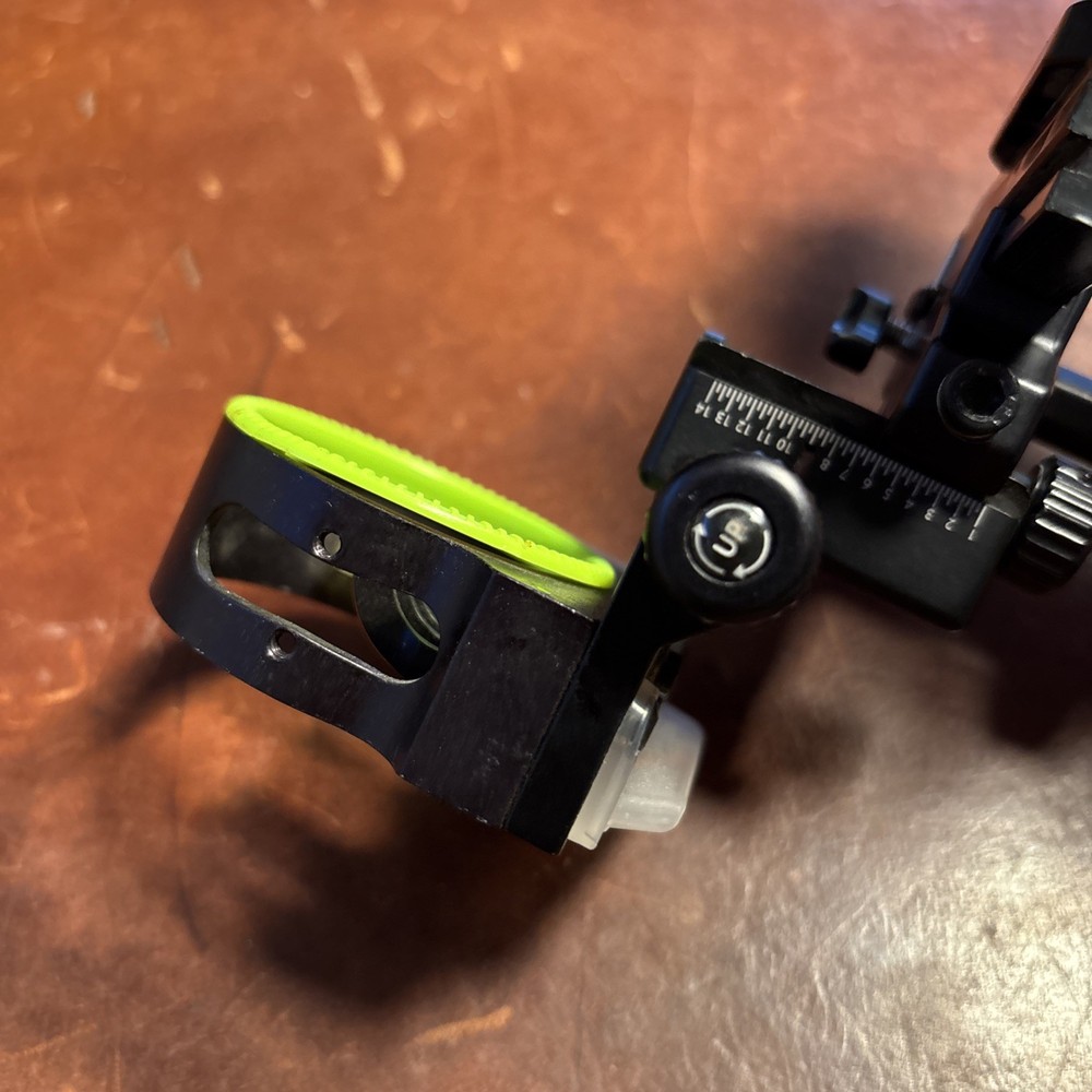 Black Gold Pro Hunter Dial Micro Adjust Dovetail 5 Pin Bow Sight