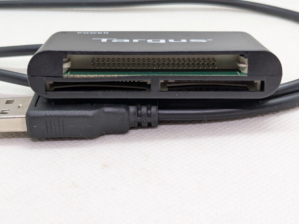 Targus 2.0 Card Reader Writer Multi Format Model 5527 USB Connection Included