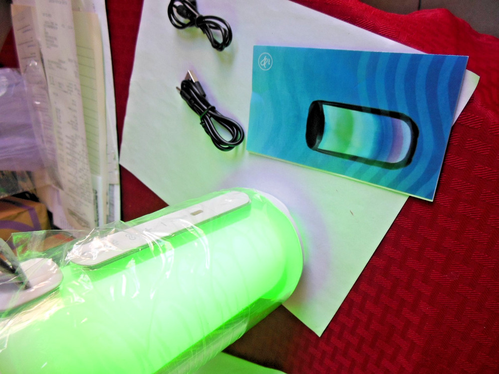 Bluetooth Speaker / * Colored Disco Lights *** Free Shipping