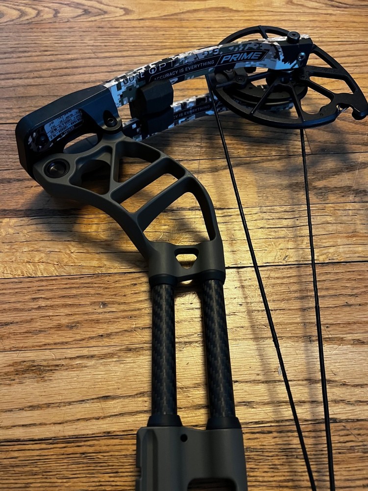 Prime Form 30 70lb Compound Bow
