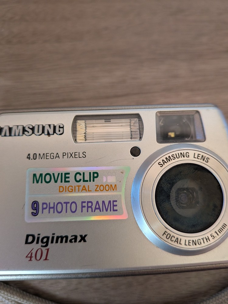 Samsung Digimax 401 Digital Camera 4.0MP, Silver