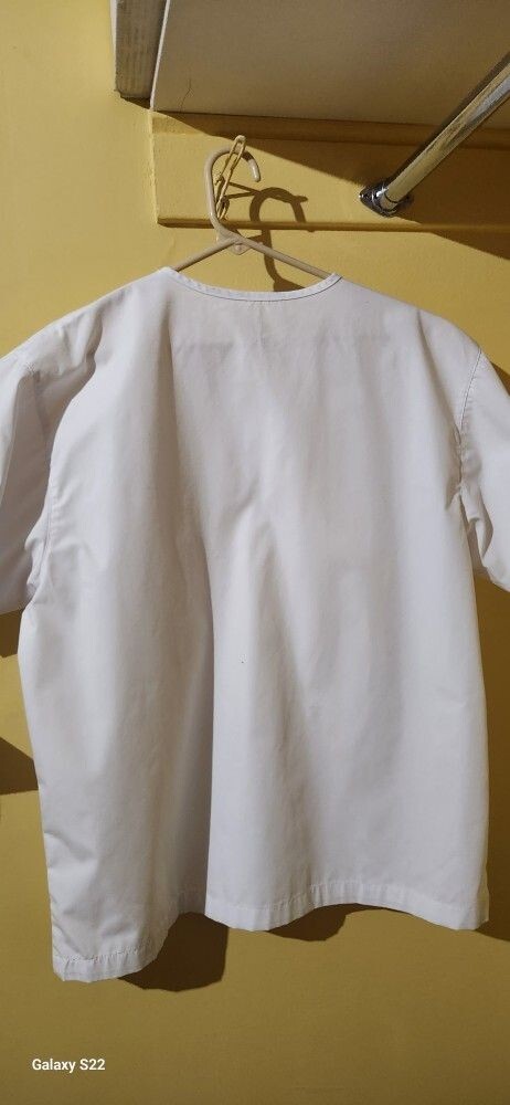 Allheart Basic Unisex Scrub Set (Size M) – V-neck top, drawstring pants, almost