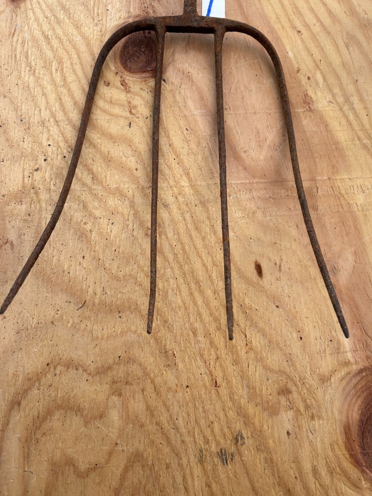Fork Rake Head 4 Thines Rusty Rustic no handle Original Vintage Primitive Metal