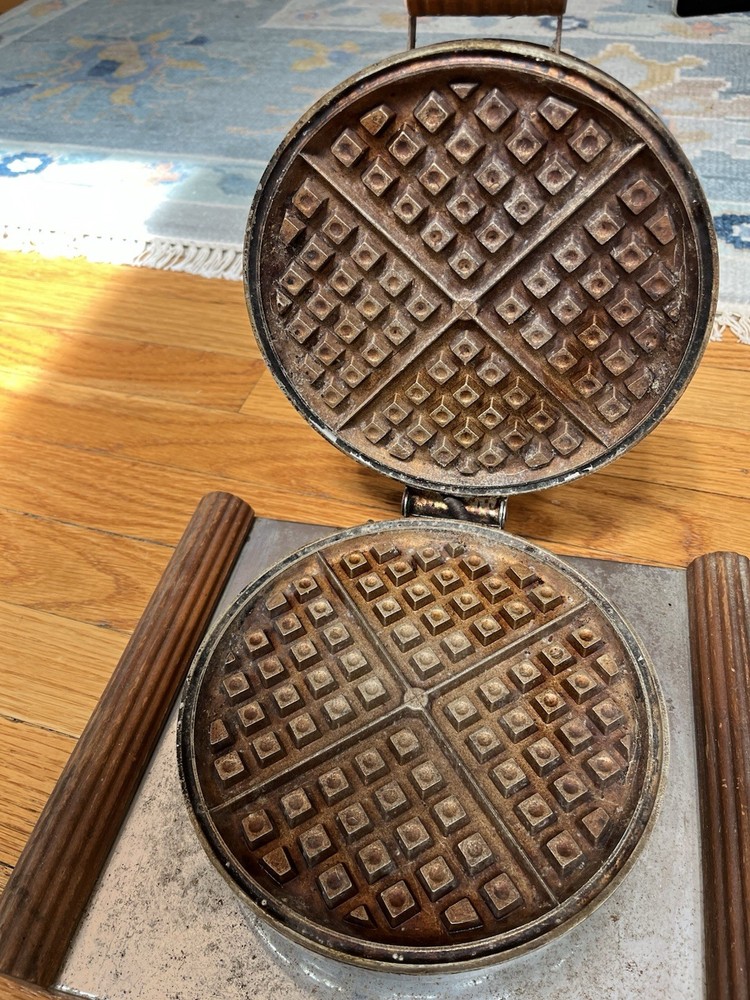 Vintage waffle maker