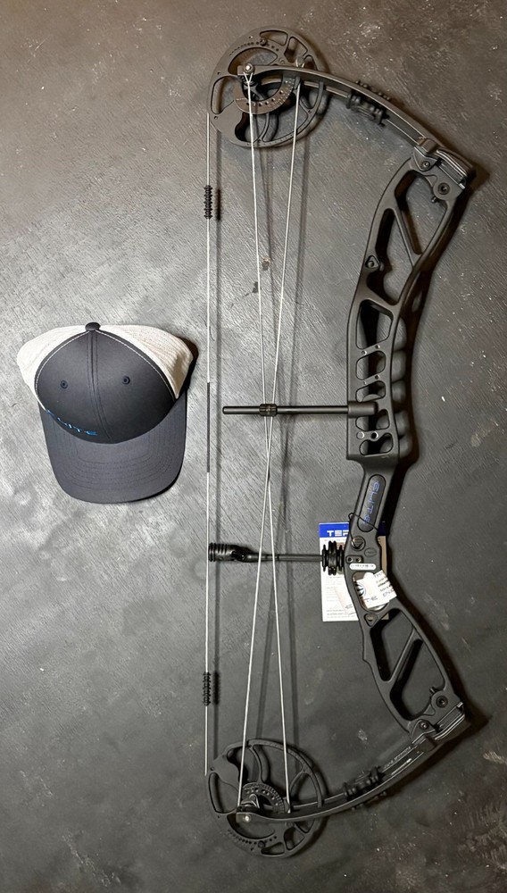 Elite Archery Terrain Compound Bow 70# Black Right Hand New