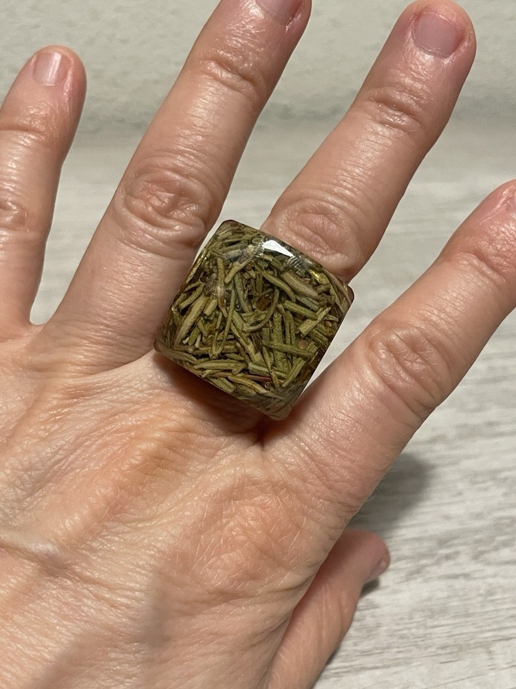 Woman’s Handcrafted Adjustable Grass Ring