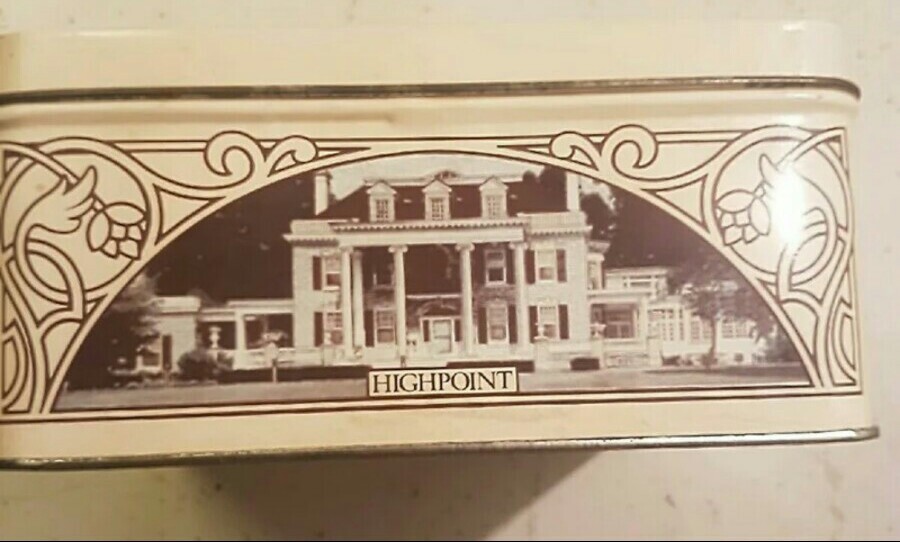 1990 Vintage Hershey's Chocolate Tin 1912 Edition (empty)