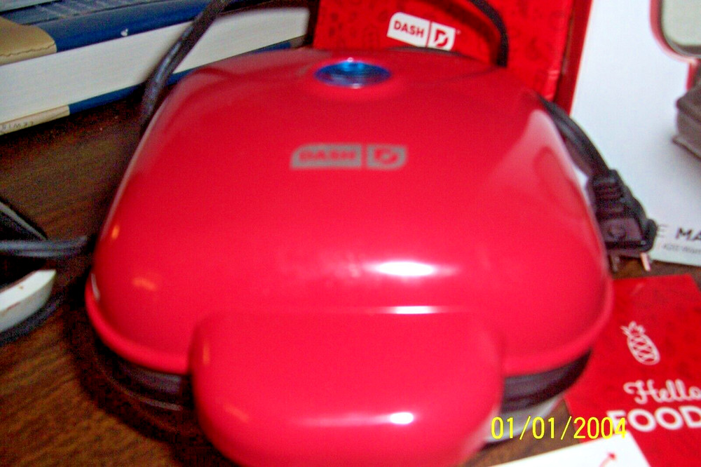 +DASH Egg Bite Maker Portable Breakfast 420 Watts / 4 Silicone Maker~~ Red NIB