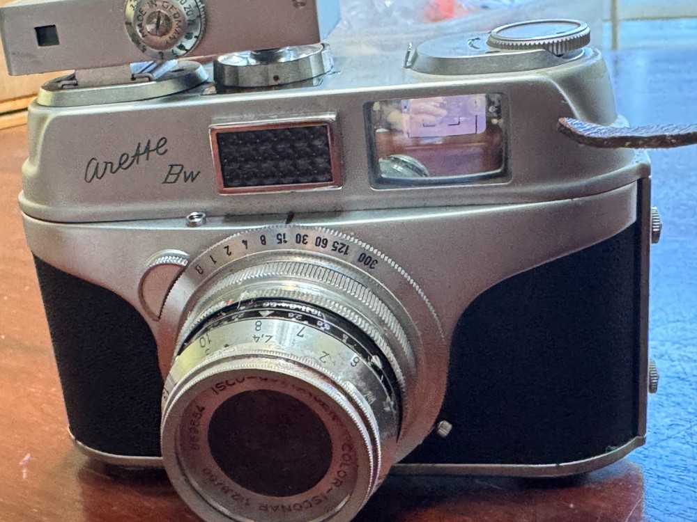 ARETTE 35MM CAMERA / LENS WITH LEATHER CASE AND AKAMETER