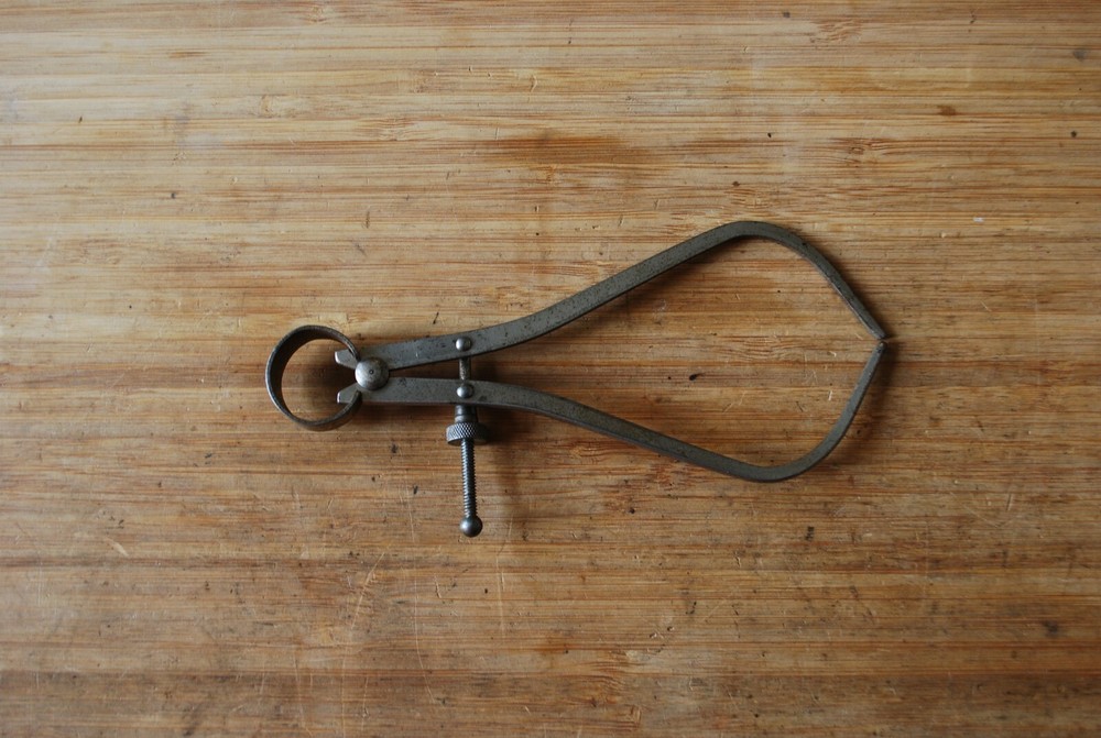 Vintage Caliper *5 inch total legs* USED