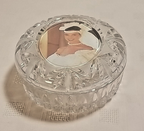 Studio Nova Poem Frame Covered Box Round 5.25" Cut Glass