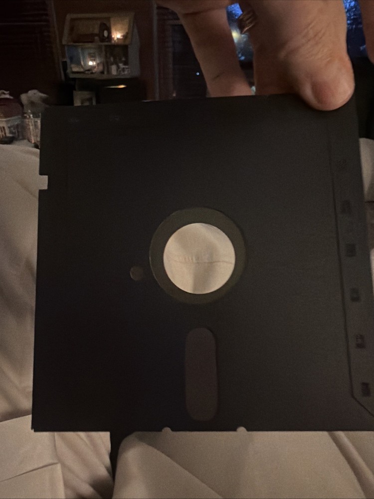 Vintage COMMODORE 64-128 FLOPPY DISK GAME STARFIGHTER Astronauts Space Bomb Hit