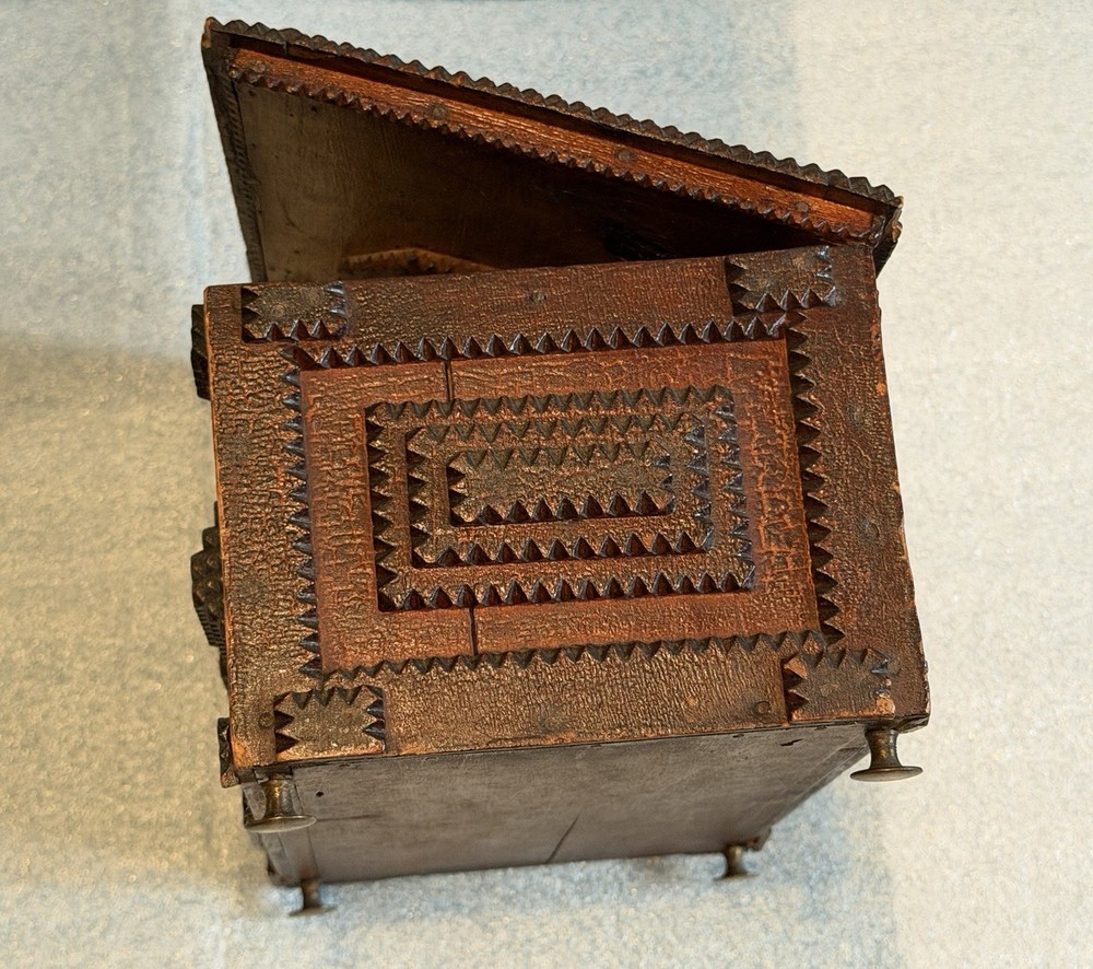 Primitive Tramp Box