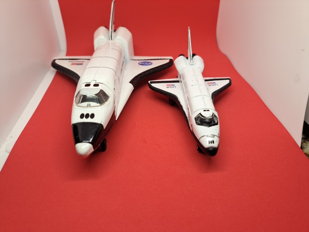 NASA Space Shuttle Atlantis Top opens Landing & Smaller Shuttle Pull-N-Go