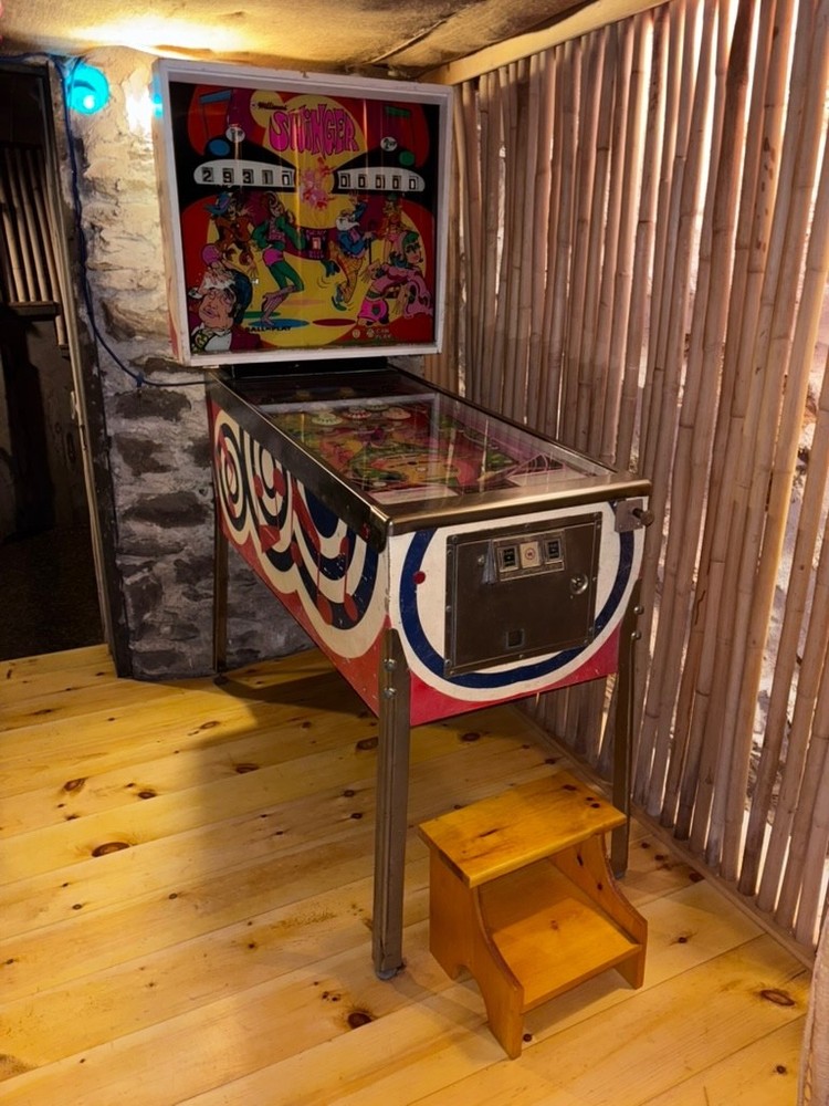 1967 Williams SWINGER Pinball Machine – Working EM, Original + Flyer