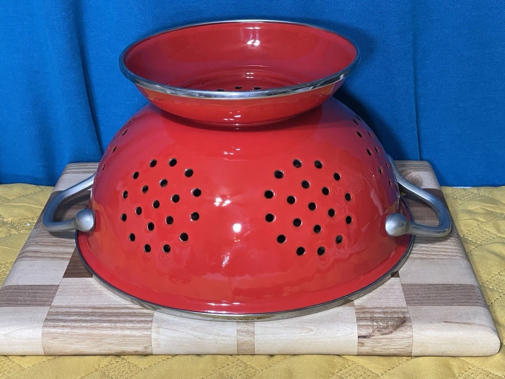Classic Red Enamel Metal Colander/Retro Kitchen Medium Veggies Chef