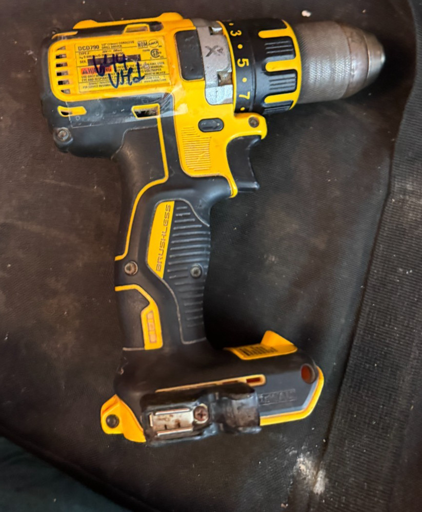 DEWALT DCD790 20-volt max 1/2-in drill/driver (Tool Only)