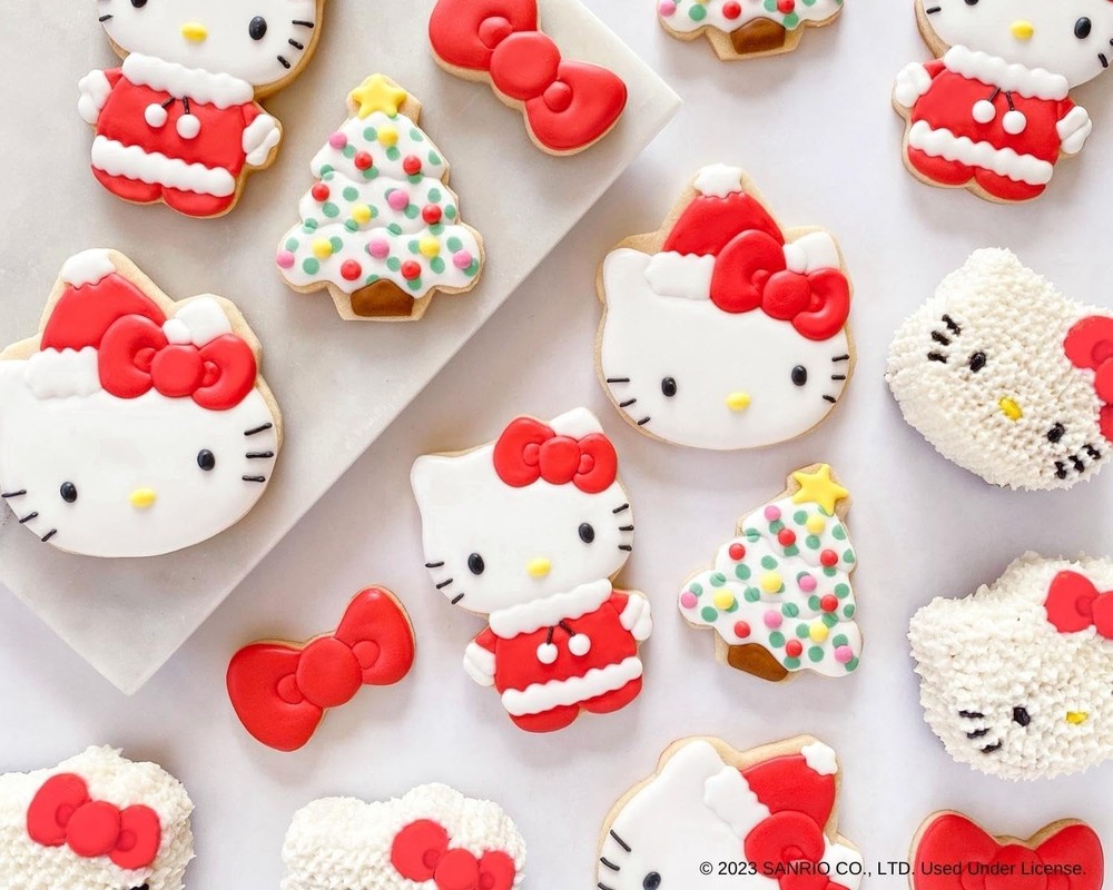 Handstand Kitchen Hello Kitty Ultimate Holiday Baking Set, Red & Green