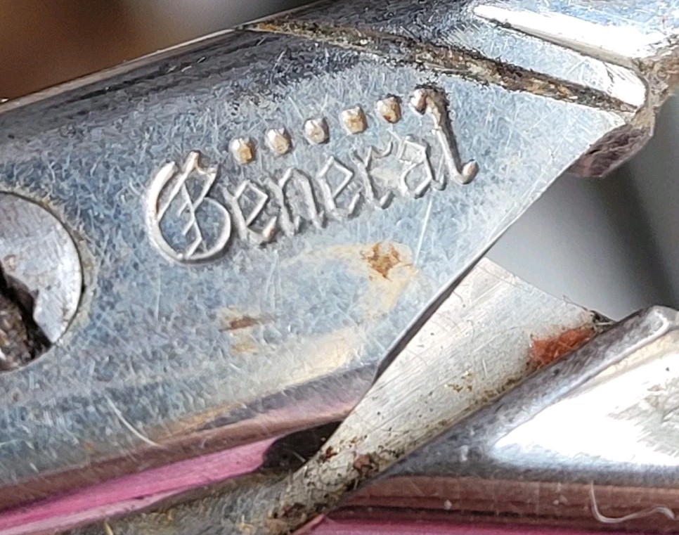 Vintage General Button Hole Scissors Adjustable Sewing Access Adjustable Screw