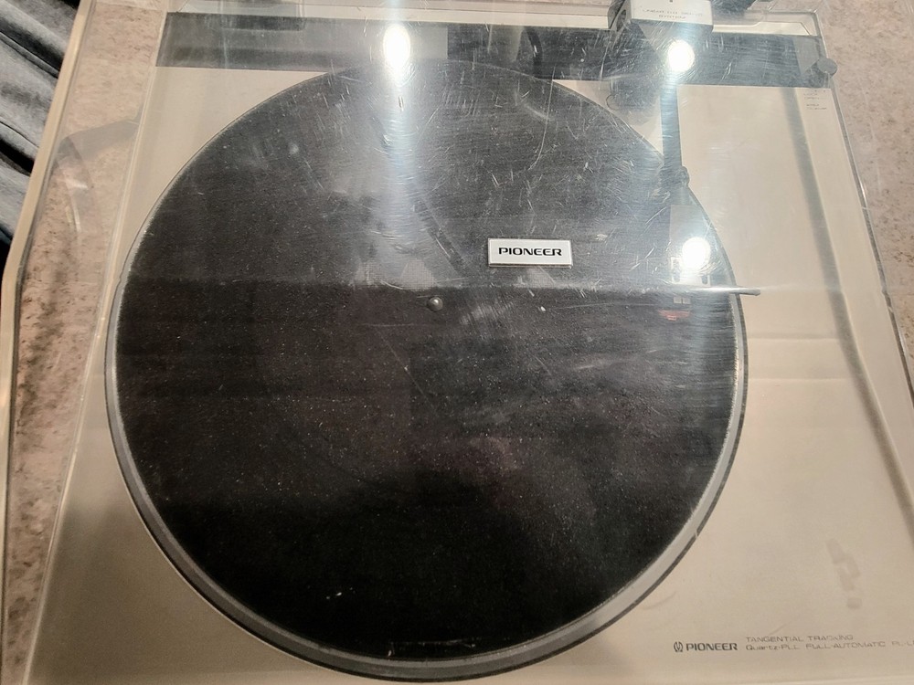 Pioneer PL-L800 Linear Tracking Turntable Powers On And Works.