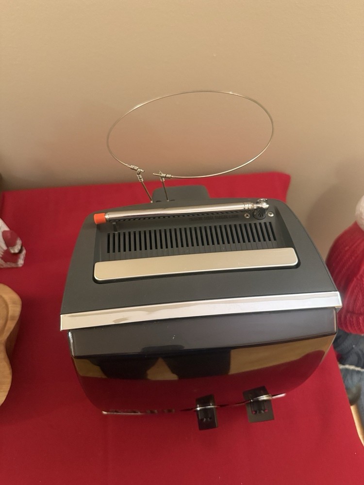 Vintage Sony Solid State Portable TV Model TV-960 TESTED Working