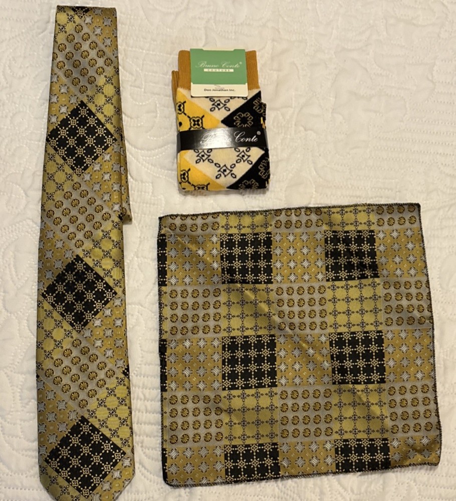 Bruno Conte Men's Patterned Accessory Set Tie Socks Handkerchief Gold & Black