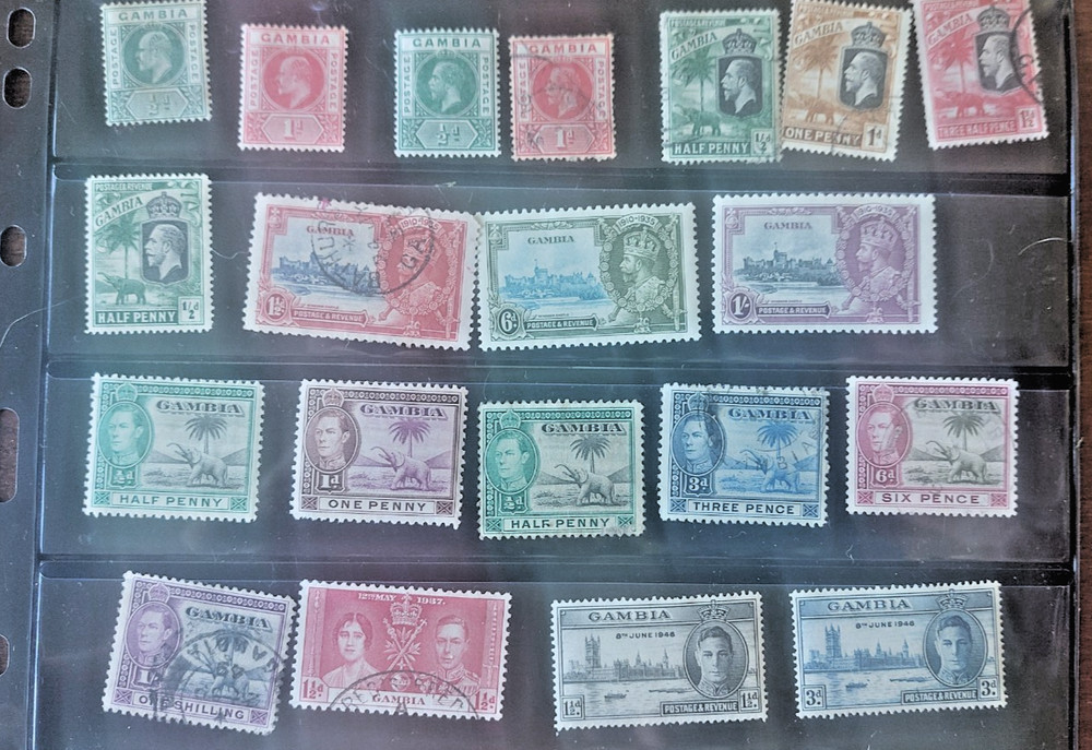 GAMBIA. About 30 mint & used + m/sheet. (Ref863)