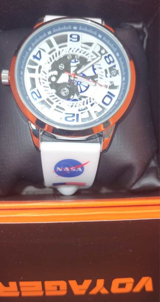 Voyager The Apollo 11 Space Suit Watch