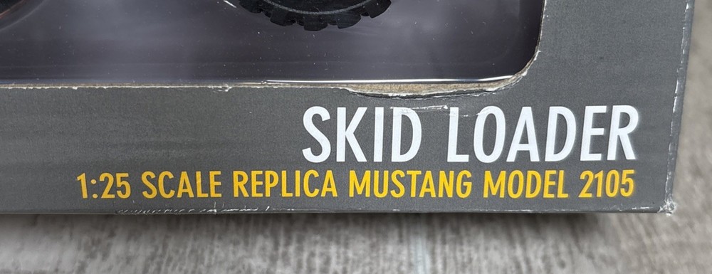 1/25 Trademark Models Mustang 2105 Skid Loader w/ Box
