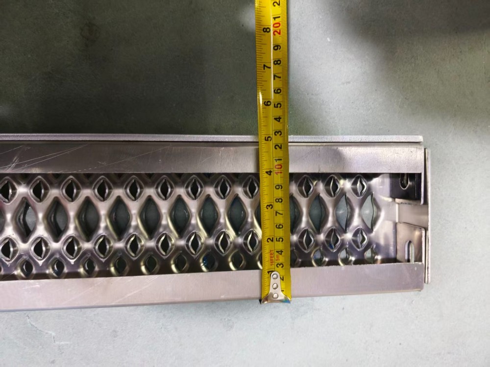 Front Step Kick Panel long 4-3/4" For Kenworth T480