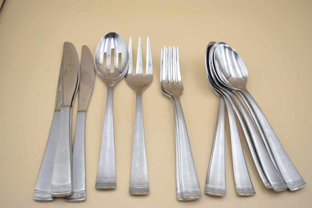 16pc Cambridge Solvay Sand Pebble Flatware Knives Serving Spoon Dinner Fork